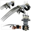 Master Cutlery Skull Gauntlet